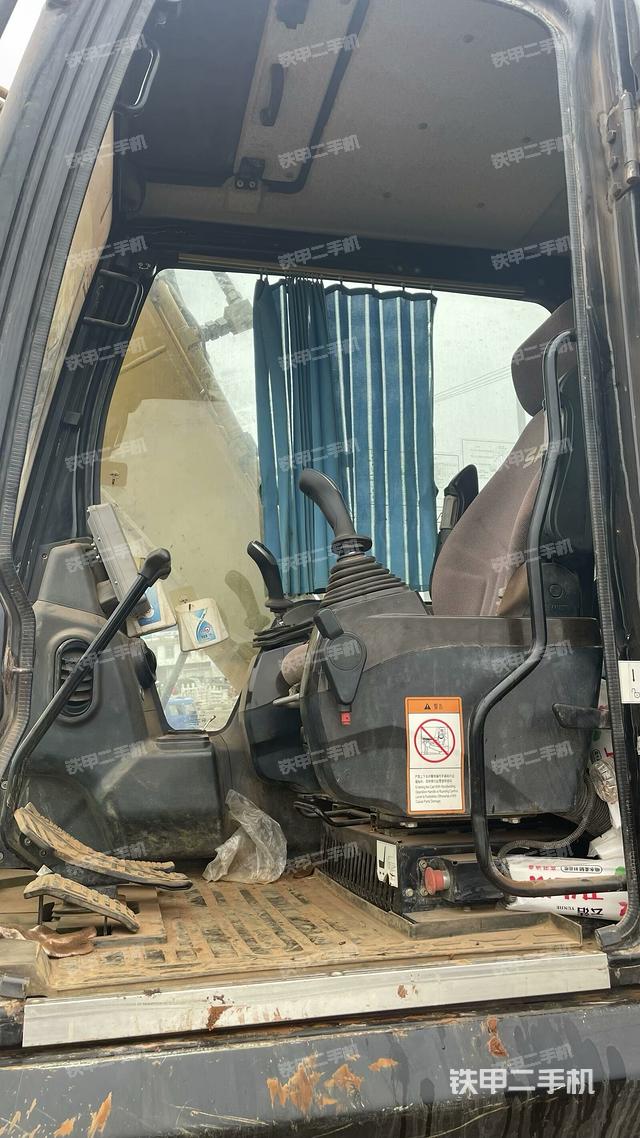 駕駛室整體（整機外觀）