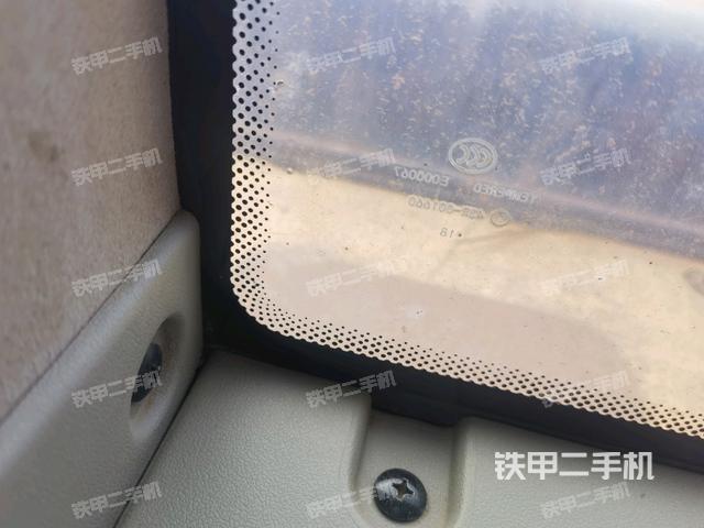 后窗玻璃角標(駕駛室部分) 后窗玻璃角標(駕駛室部分)