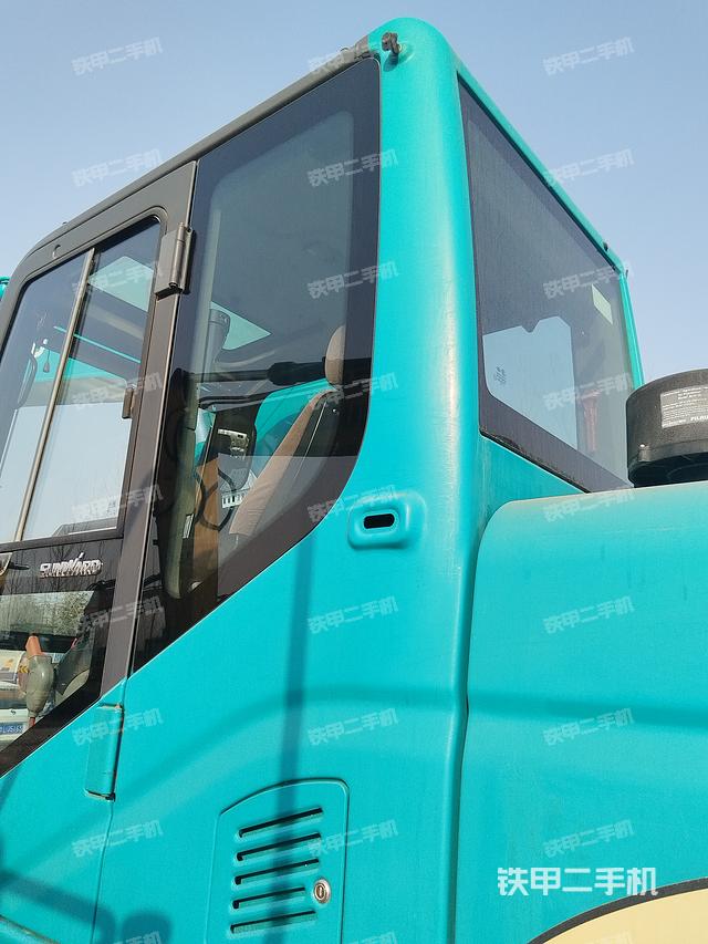 駕駛室整體（整機(jī)外觀）