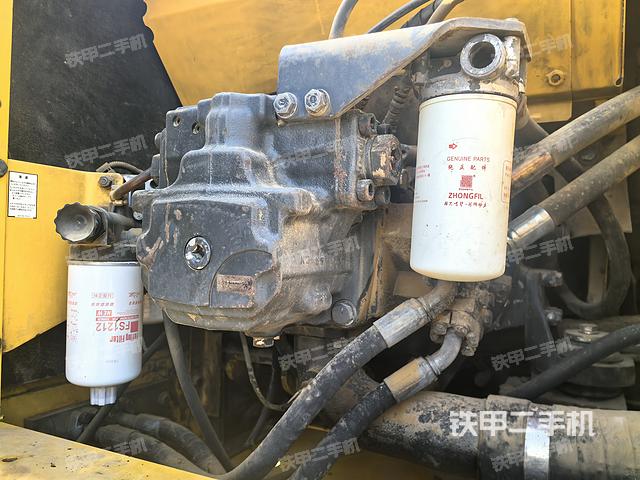 液压泵舱室正面整体（整机外观）