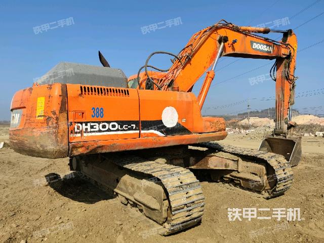 右后45(整機(jī)外觀) 右后45(整機(jī)外觀)