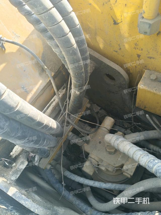 大臂背部俯視(工作和回轉(zhuǎn)裝置) 大臂背部俯視(工作和回轉(zhuǎn)裝置)