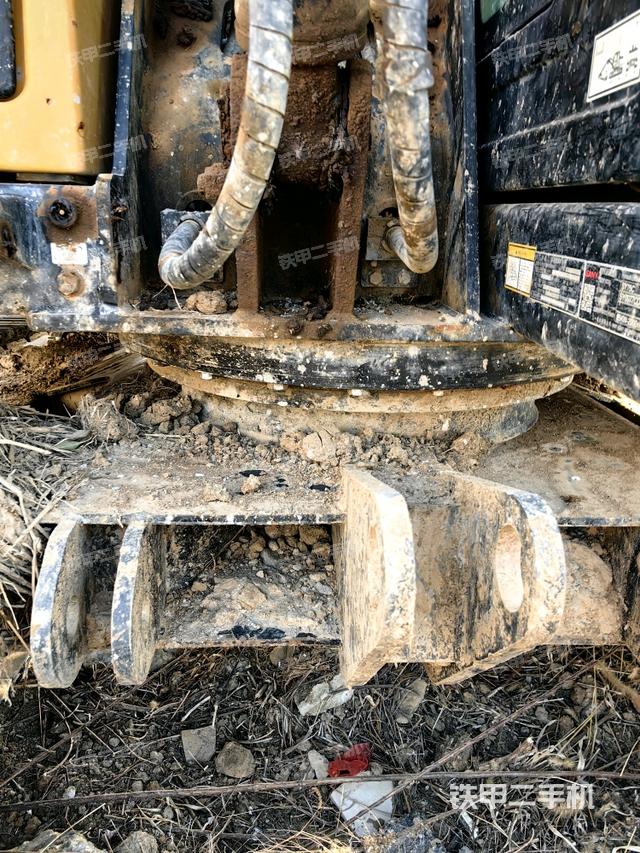 轉(zhuǎn)盤和下車架正前（工作和回轉(zhuǎn)裝置）