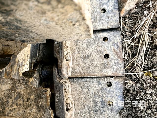 右驅(qū)動輪（行走機(jī)構(gòu)）