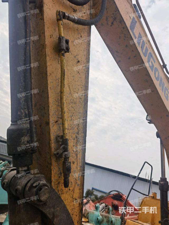 小臂整體左后(工作和回轉(zhuǎn)裝置) 小臂整體左后(工作和回轉(zhuǎn)裝置)