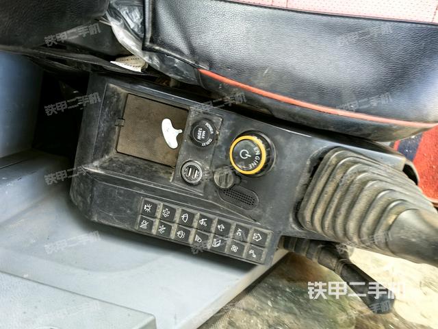 座椅右側(cè)控制臺/鑰匙門/油門/含右手柄（駕駛室部分）