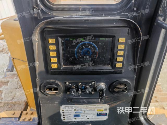 儀表盤全景(推土機(jī)駕駛室) 儀表盤全景(推土機(jī)駕駛室)