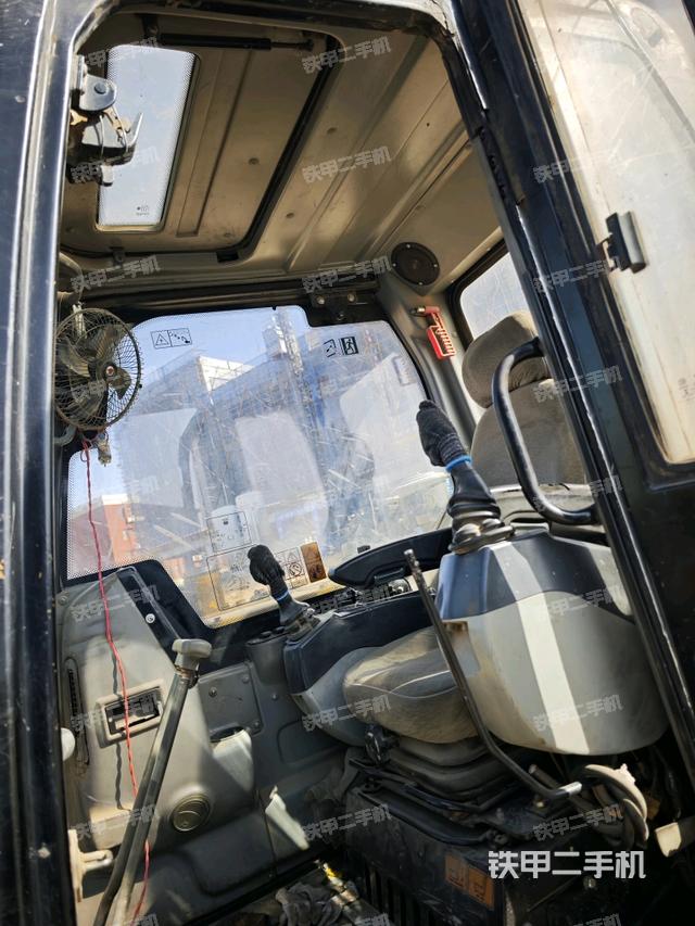 駕駛室整體（整機(jī)外觀）