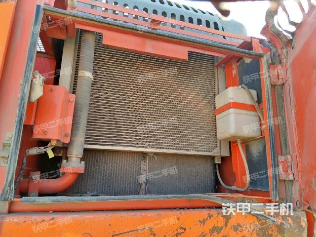 散熱器正面(大件艙室) 散熱器正面(大件艙室)