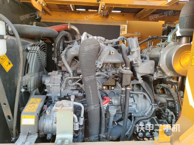 发动机室(上车部件) 发动机室(上车部件)