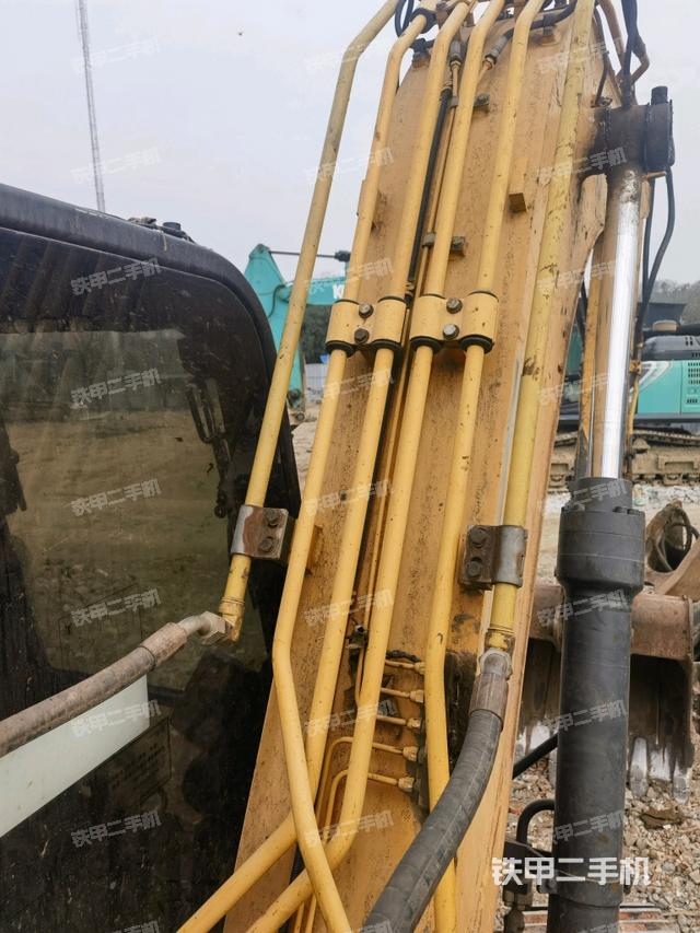 大臂背部俯視(工作和回轉(zhuǎn)裝置) 大臂背部俯視(工作和回轉(zhuǎn)裝置)