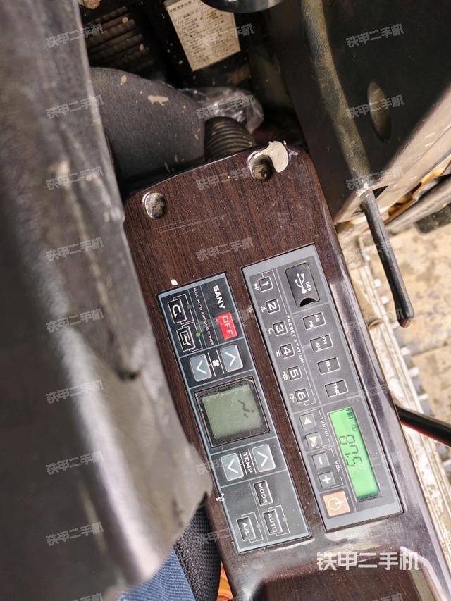 座椅左側(cè)控制臺(tái)/音響/含左手柄（駕駛室部分）