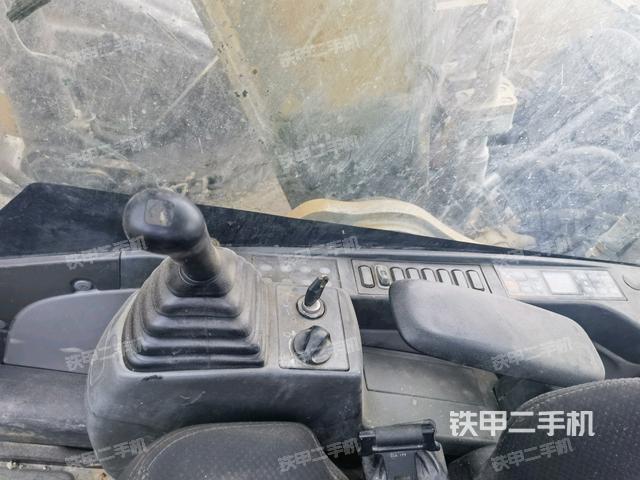 座椅右側(cè)控制臺(tái)/鑰匙門/油門/含右手柄（駕駛室部分）