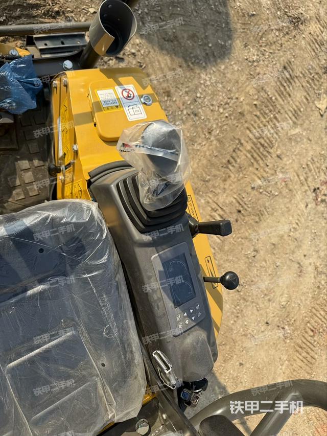 座椅右側(cè)控制臺/鑰匙門/油門/含右手柄（駕駛室部分）