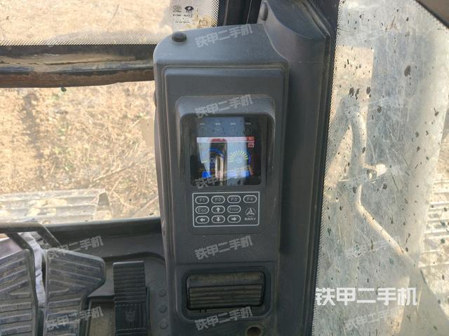 座椅左側(cè)控制臺/音響/含左手柄(駕駛室部分) 座椅左側(cè)控制臺/音響/含左手柄(駕駛室部分)