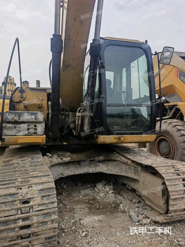 轉(zhuǎn)盤和下車架正前（工作和回轉(zhuǎn)裝置）