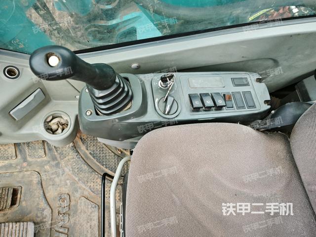 座椅右側(cè)控制臺(tái)/鑰匙門/油門/含右手柄（駕駛室部分）