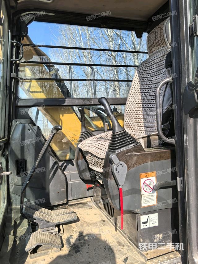 駕駛室頂部（整機(jī)外觀）