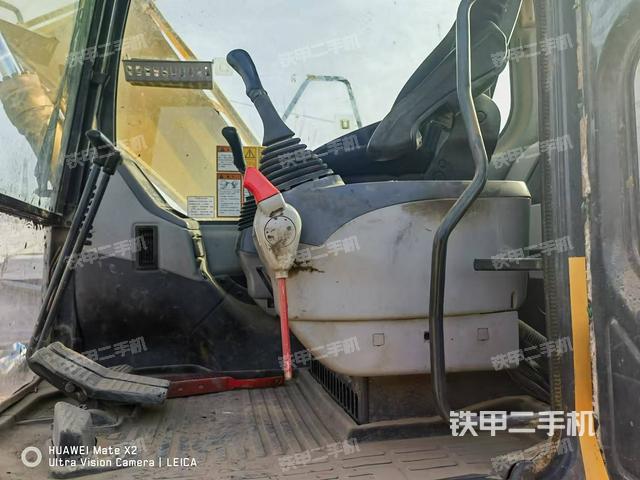 駕駛室整體(整機外觀) 駕駛室整體(整機外觀)