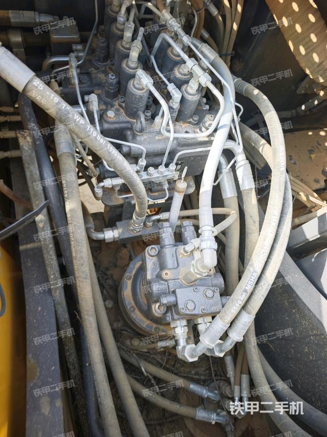 回轉(zhuǎn)馬達和主控閥（整機外觀）