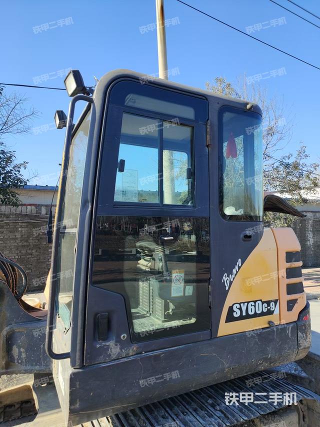 駕駛室頂部（整機(jī)外觀）