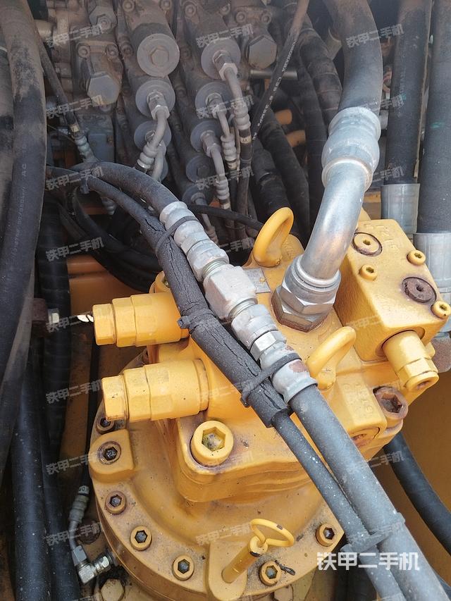 回转马达和主控阀（整机外观）