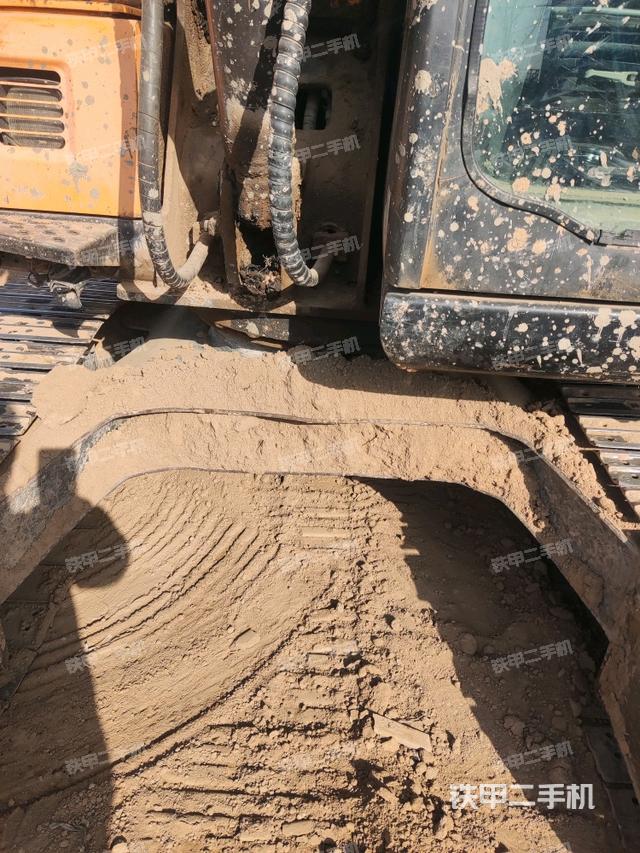 轉(zhuǎn)盤和下車架正前（工作和回轉(zhuǎn)裝置）