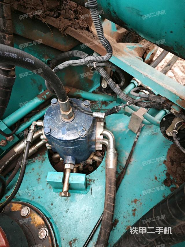 中央回轉(zhuǎn)接頭特寫（上車部件）