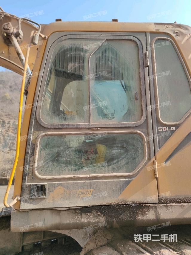 駕駛室左前45度（駕駛室部分）