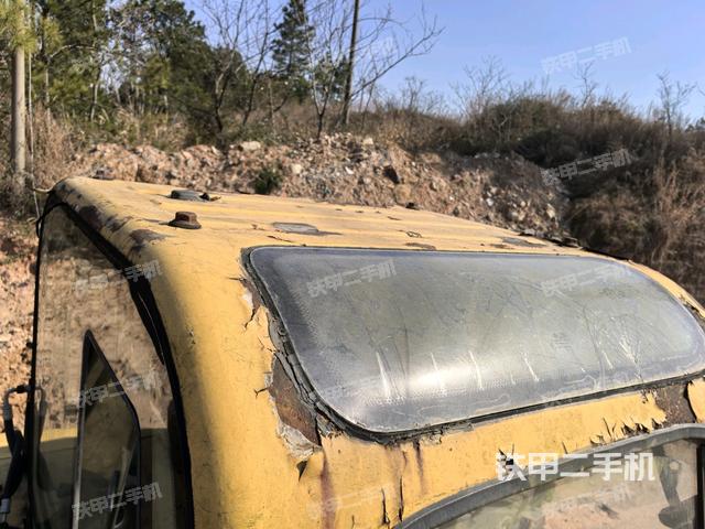 駕駛室頂部（整機外觀）