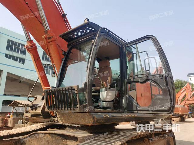 驾驶室整体（整机外观）