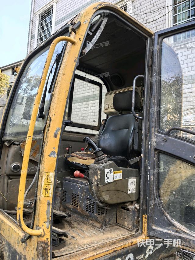 駕駛室整體（整機外觀）