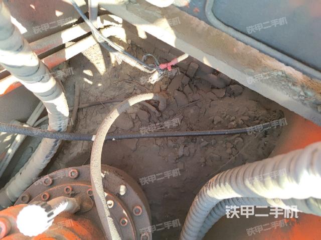 中央回轉(zhuǎn)接頭特寫(xiě)(上車部件) 中央回轉(zhuǎn)接頭特寫(xiě)(上車部件)