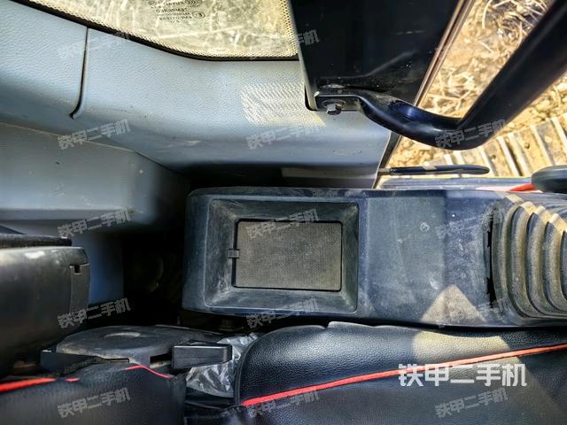 座椅左側(cè)控制臺/音響/含左手柄（駕駛室部分）