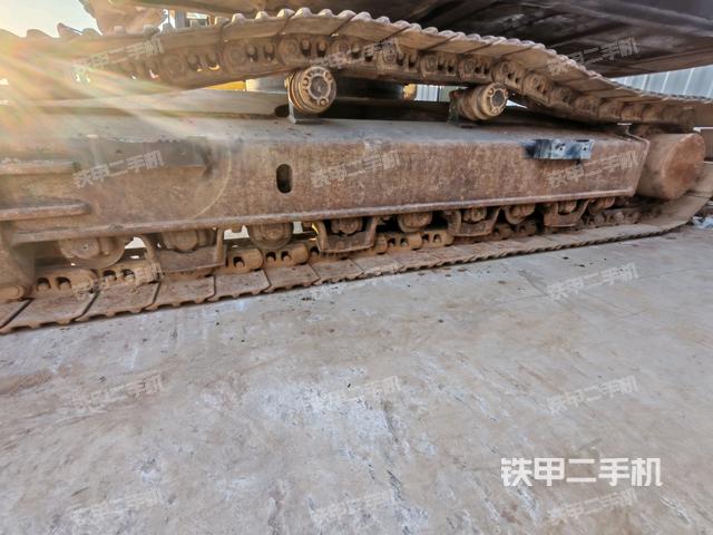 右側(cè)履帶整體(行走機構(gòu)) 右側(cè)履帶整體(行走機構(gòu))