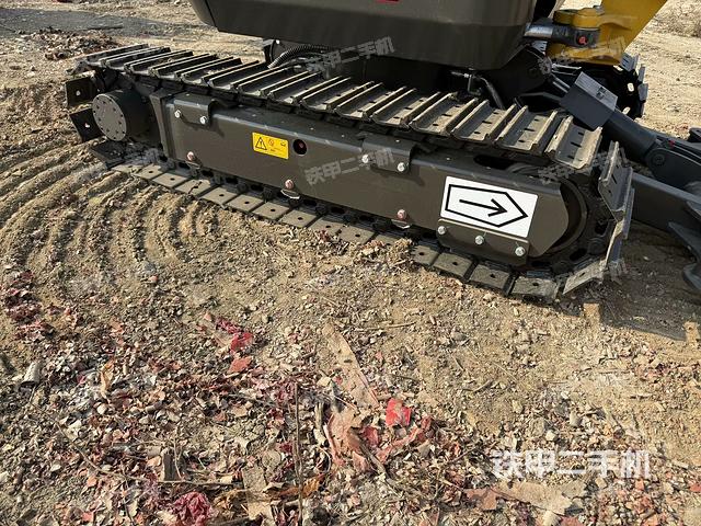 右側(cè)履帶整體?（行走機(jī)構(gòu)）