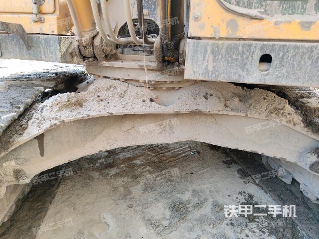 轉(zhuǎn)盤和下車架正前（工作和回轉(zhuǎn)裝置）