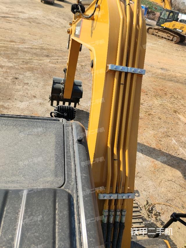 大臂背部俯视(工作和回转装置) 大臂背部俯视(工作和回转装置)