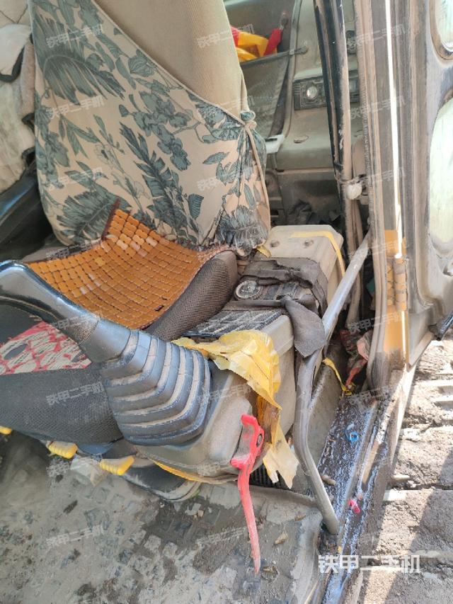 座椅左側(cè)控制臺/音響/含左手柄（駕駛室部分）