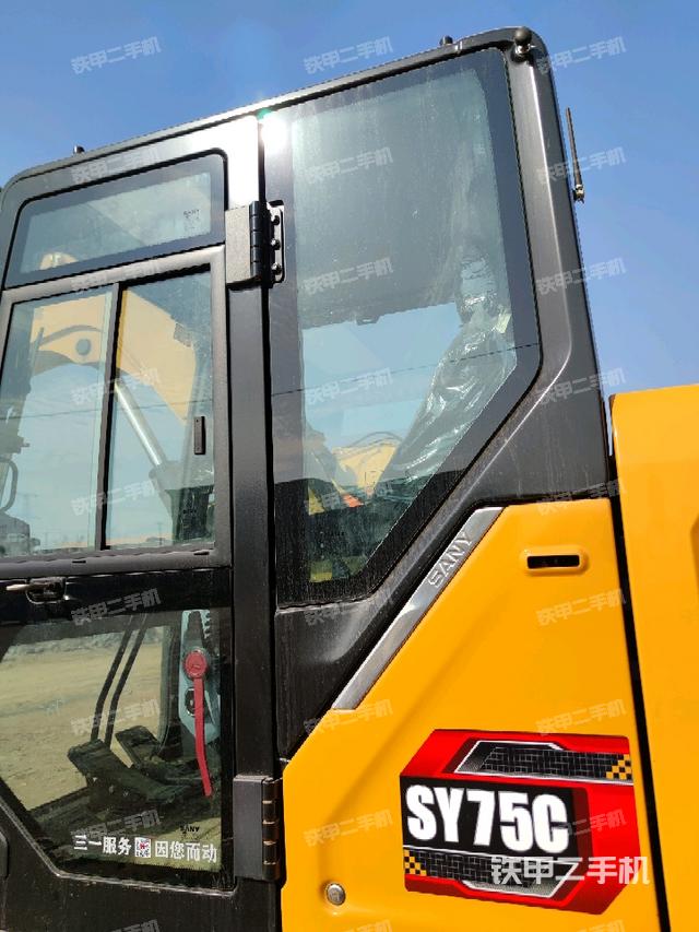 左后方玻璃角标(驾驶室部分) 左后方玻璃角标(驾驶室部分)