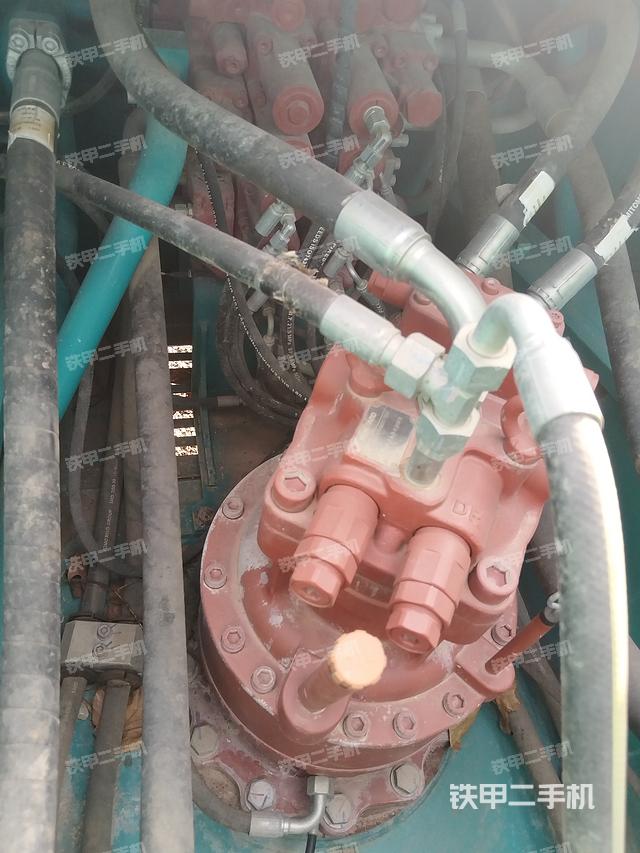 回轉(zhuǎn)馬達(dá)和主控閥（整機(jī)外觀）