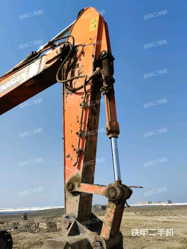小臂整體右前(工作和回轉(zhuǎn)裝置) 小臂整體右前(工作和回轉(zhuǎn)裝置)