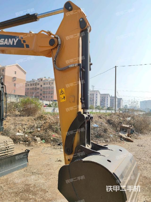 小臂整体右前(工作和回转装置) 小臂整体右前(工作和回转装置)