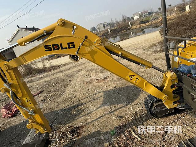 轉(zhuǎn)盤和下車架正前（工作和回轉(zhuǎn)裝置）