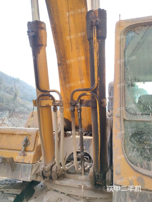 大臂油缸整體?豎拍（工作和回轉(zhuǎn)裝置）