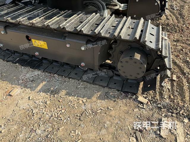 右驅(qū)動輪（行走機(jī)構(gòu)）