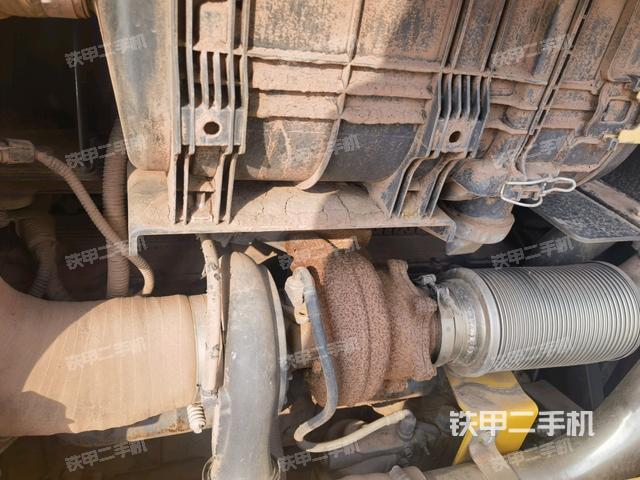 發(fā)動機(jī)右側(cè)全景(推土機(jī)發(fā)動機(jī)艙) 發(fā)動機(jī)右側(cè)全景(推土機(jī)發(fā)動機(jī)艙)