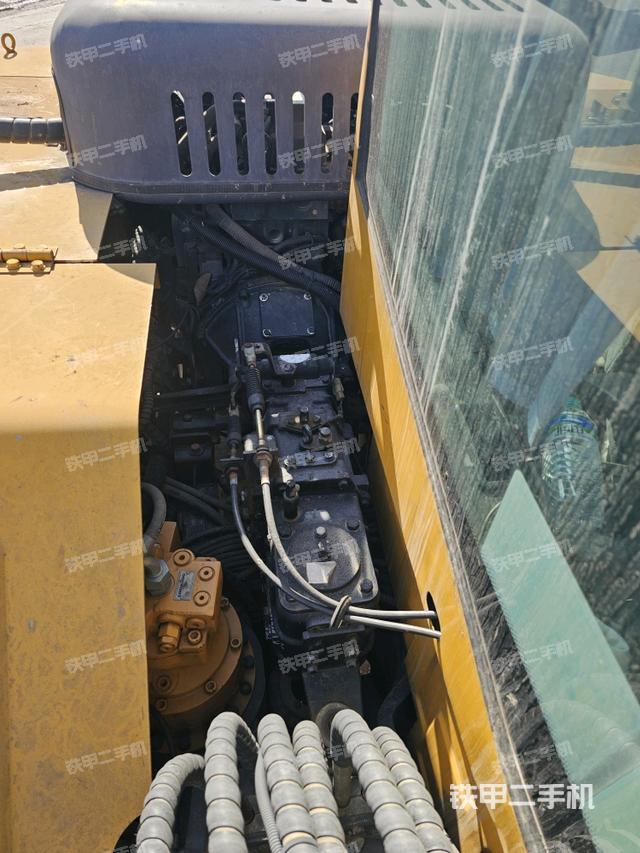 回轉(zhuǎn)馬達(dá)和主控閥(整機(jī)外觀) 回轉(zhuǎn)馬達(dá)和主控閥(整機(jī)外觀)