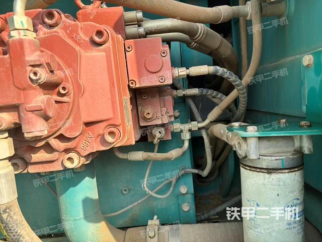 液壓泵艙室正面整體（整機(jī)外觀）