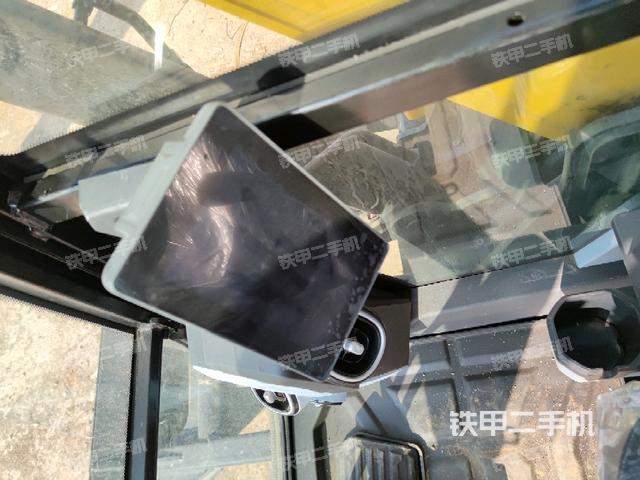 显示屏 (驾驶室部分) 显示屏 (驾驶室部分)